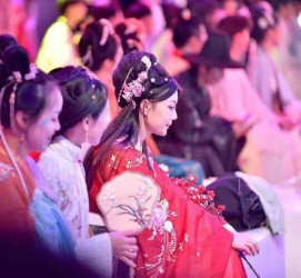 海丰汉服模特兼职(想做汉服模特去哪里找)
