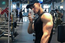 海丰肌肉男模(肌肉男模拟器)