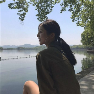 海丰私人伴游网带你看到天际，白色盐湖无际，蓝色天空无边