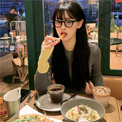 海丰伴游女生娄婷的资料